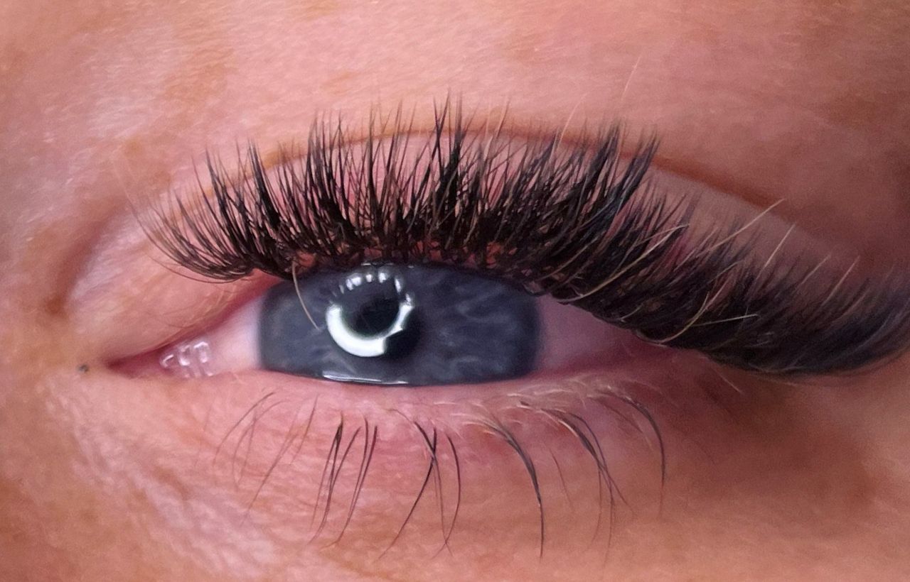 Removing Eyelash Extensions