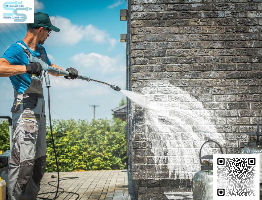 Why You Should Hire Professionals for Roof Washing