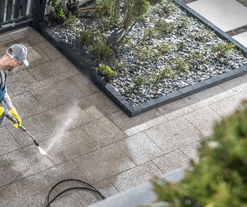 High-Pressure Water Cleaning vs. Traditional Cleaning Methods